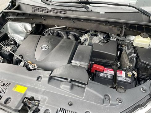 Used 2018 Toyota Highlander XLE image 29