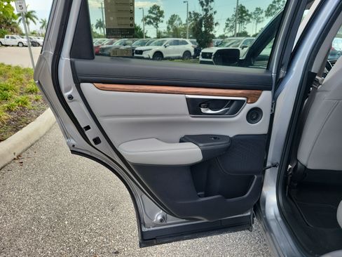 Used 2018 Honda CR-V Touring image 16