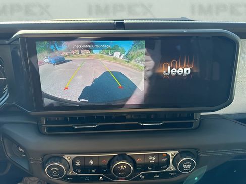 Used 2025 Jeep Wrangler Unlimited Sahara w/ Safety Group AWD/4WD image 18