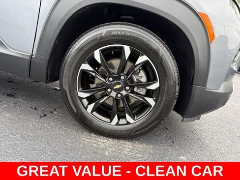 Used 2021 Chevrolet TrailBlazer LT w/ Premium Seating Package FWD image 8
