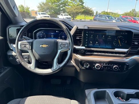 Used 2022 Chevrolet Silverado 1500 LT w/ Z71 Off-Road Package AWD/4WD image 22