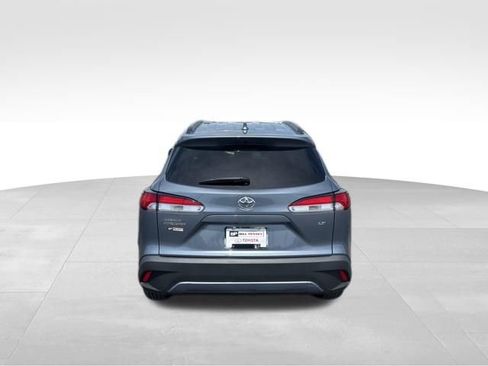 Used 2022 Toyota Corolla Cross LE w/ Moonroof Package image 4