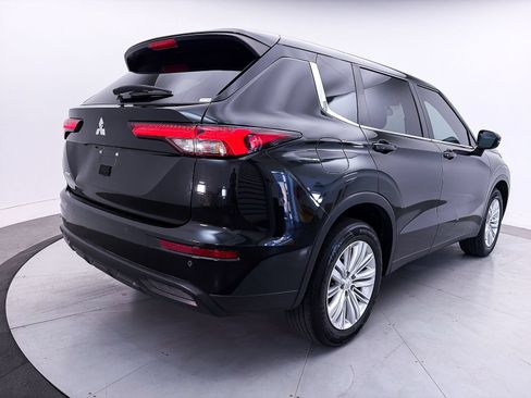 Used 2024 Mitsubishi Outlander ES FWD image 9