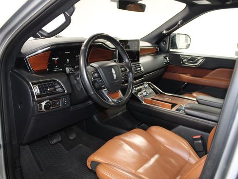 Used 2020 Lincoln Navigator Reserve image 25