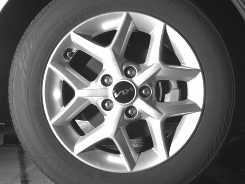 Used 2025 Kia Soul LX w/ LX Technology Package FWD image 16