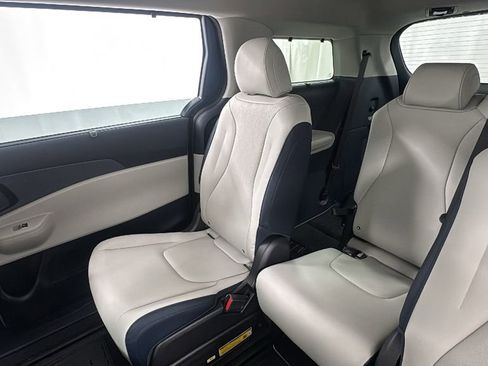 New 2026 Kia Carnival EX FWD image 14