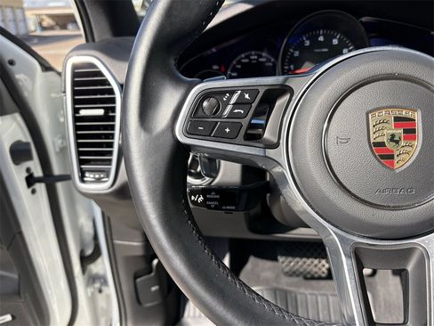 Used 2021 Porsche Cayenne image 16