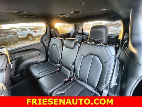 New 2025 Chrysler Pacifica Select w/ Uconnect Theater Family Group image 23