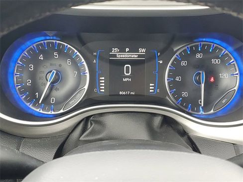 Used 2020 Chrysler Pacifica Touring-L image 20