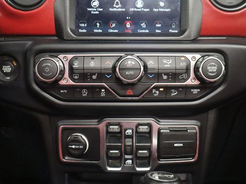 Used 2019 Jeep Wrangler Unlimited Sahara w/ Quick Order Package 24M Moab AWD/4WD image 38