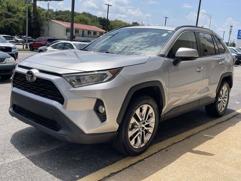 Used 2021 Toyota RAV4 XLE Premium AWD/4WD image 4