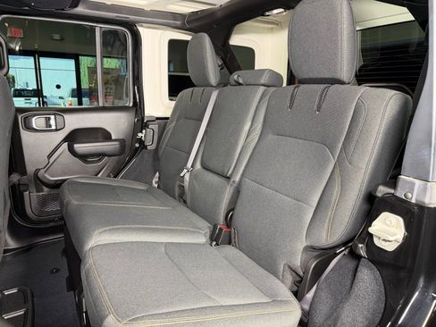 Used 2024 Jeep Wrangler Unlimited image 14