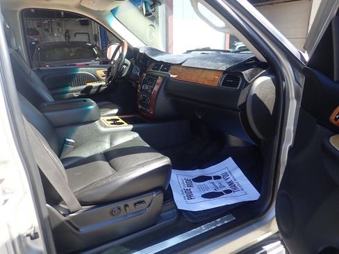 Used 2007 Chevrolet Avalanche LT w/ LT Preferred Equipment Group AWD/4WD image 30