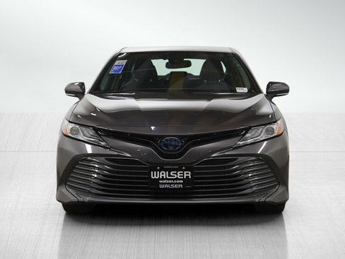 Used 2020 Toyota Camry XLE image 8