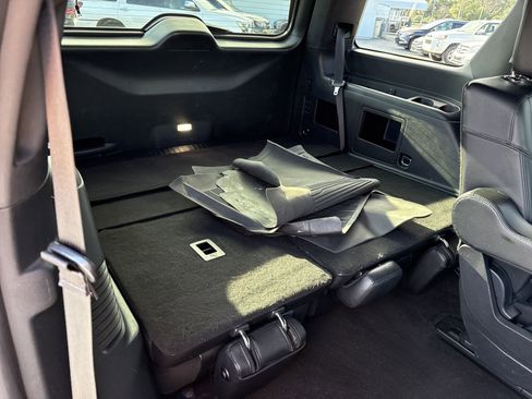 Used 2021 Ford Expedition XLT image 32