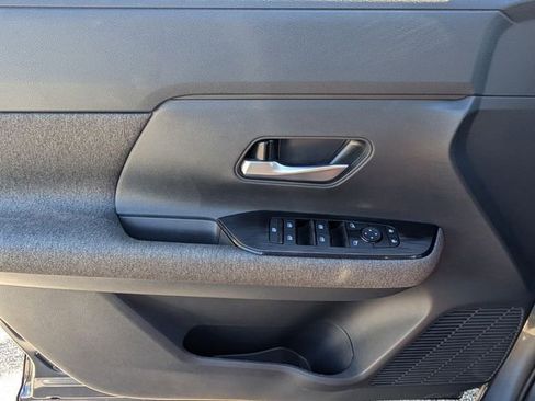 Used 2025 Nissan Kicks SV w/ SV Premium Package image 32