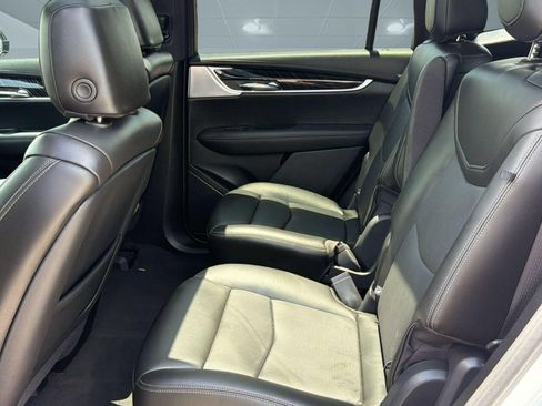 Used 2025 Cadillac XT6 Premium Luxury FWD image 22