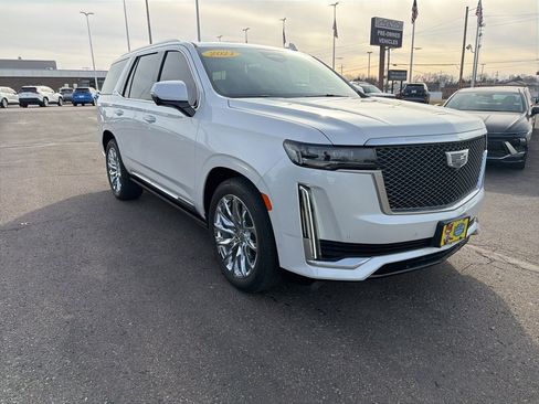 Used 2021 Cadillac Escalade Premium Luxury w/ LPO, Radiant Package image 3