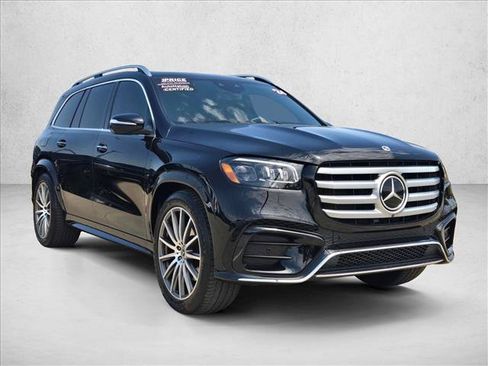 Used 2024 Mercedes-Benz GLS 450 4MATIC image 3