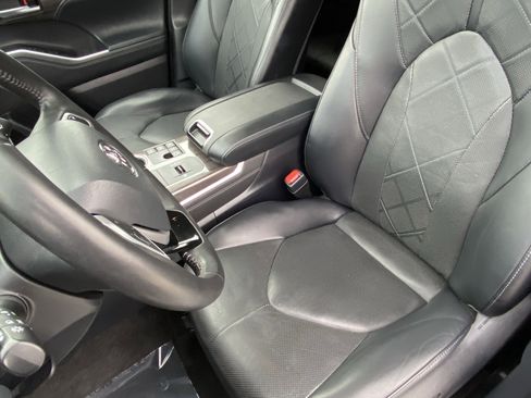 Used 2023 Toyota Highlander Platinum image 29