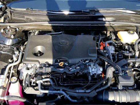 Used 2025 Toyota Camry SE image 32