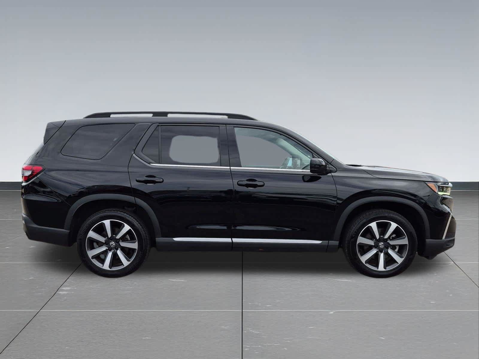 Certified 2025 Honda Pilot Touring image 7