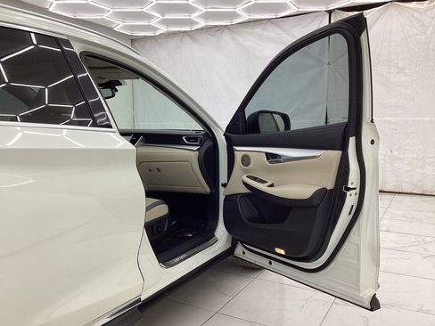 Used 2019 INFINITI QX50 Essential w/ Premium Audio Package AWD/4WD image 17