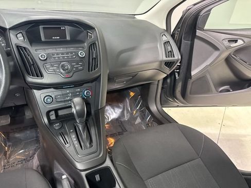 Used 2018 Ford Focus SE FWD image 21