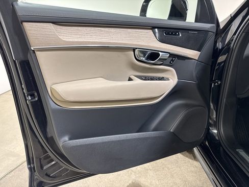 Used 2025 Volvo XC90 B6 Plus image 17