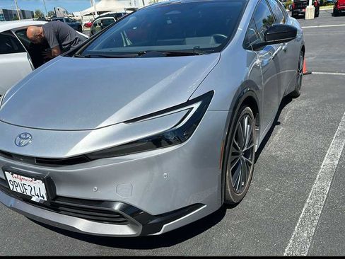 Used 2024 Toyota Prius XLE image 1