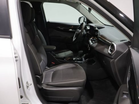 Used 2025 Chevrolet TrailBlazer LT AWD/4WD image 23