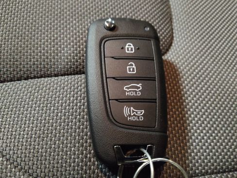 Used 2025 Hyundai Elantra SE FWD image 32