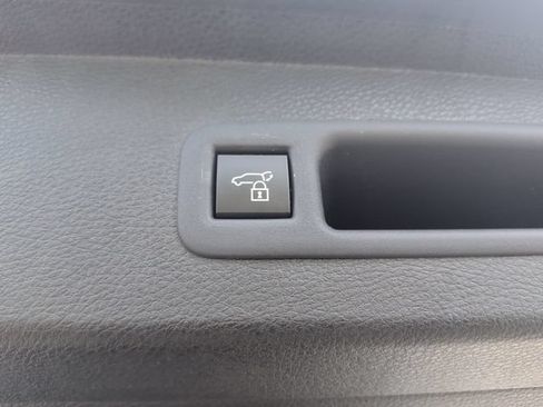 Used 2025 Toyota Sienna XLE w/ XLE Plus Package FWD image 33