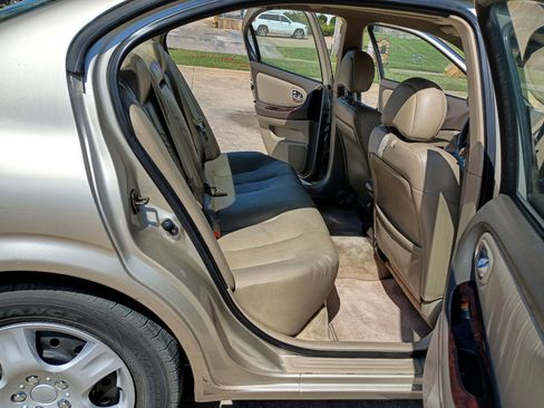 Used 2000 Nissan Maxima GLE image 16