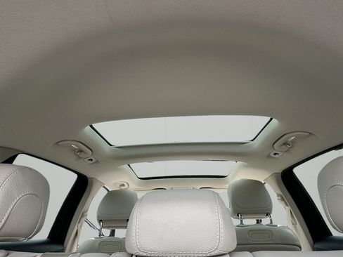 Used 2019 Mercedes-Benz GLC 300 4MATIC image 19