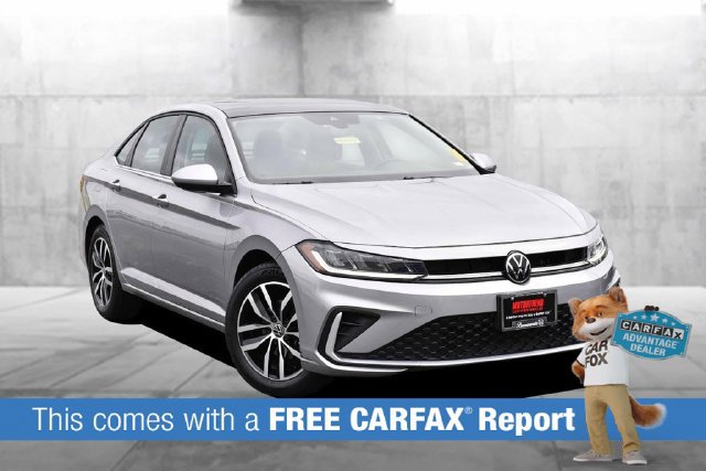 Used 2025 Volkswagen Jetta SE FWD image 2