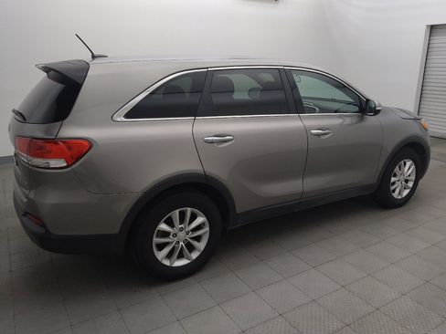 Used 2017 Kia Sorento L FWD image 10