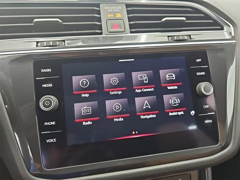 Used 2022 Volkswagen Tiguan SE R-Line image 29