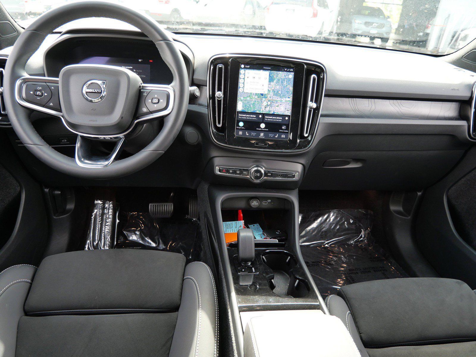 Used 2023 Volvo XC40 Recharge Plus w/ Protection Package Premier AWD/4WD image 13