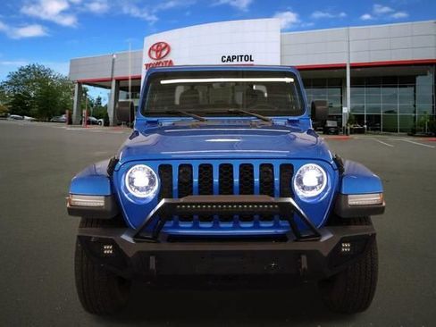 Used 2023 Jeep Gladiator Sport AWD/4WD image 7