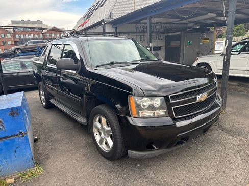 Used 2011 Chevrolet Avalanche LS w/ Convenience Package AWD/4WD image 6