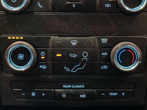 Used 2019 Ford Explorer XLT AWD/4WD image 21