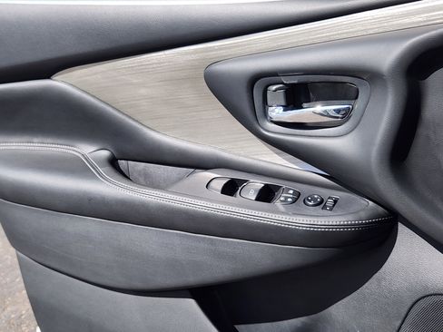 Used 2018 Nissan Murano SV w/ Premium Package image 12