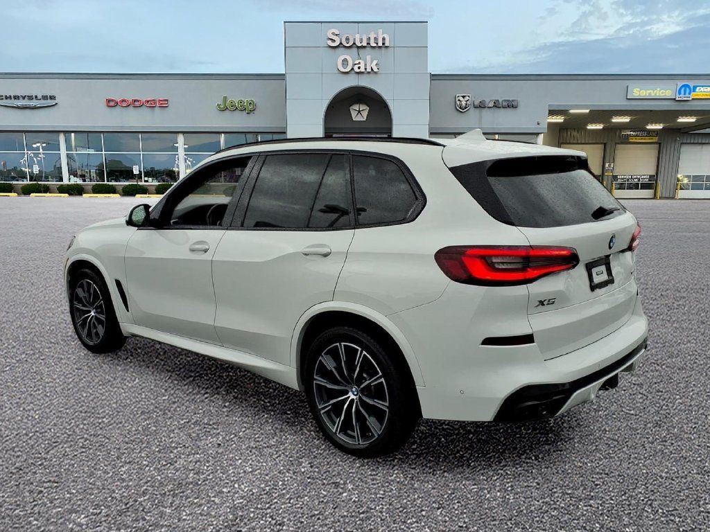 Used 2022 BMW X5 xDrive40i w/ M Sport Package AWD/4WD image 4
