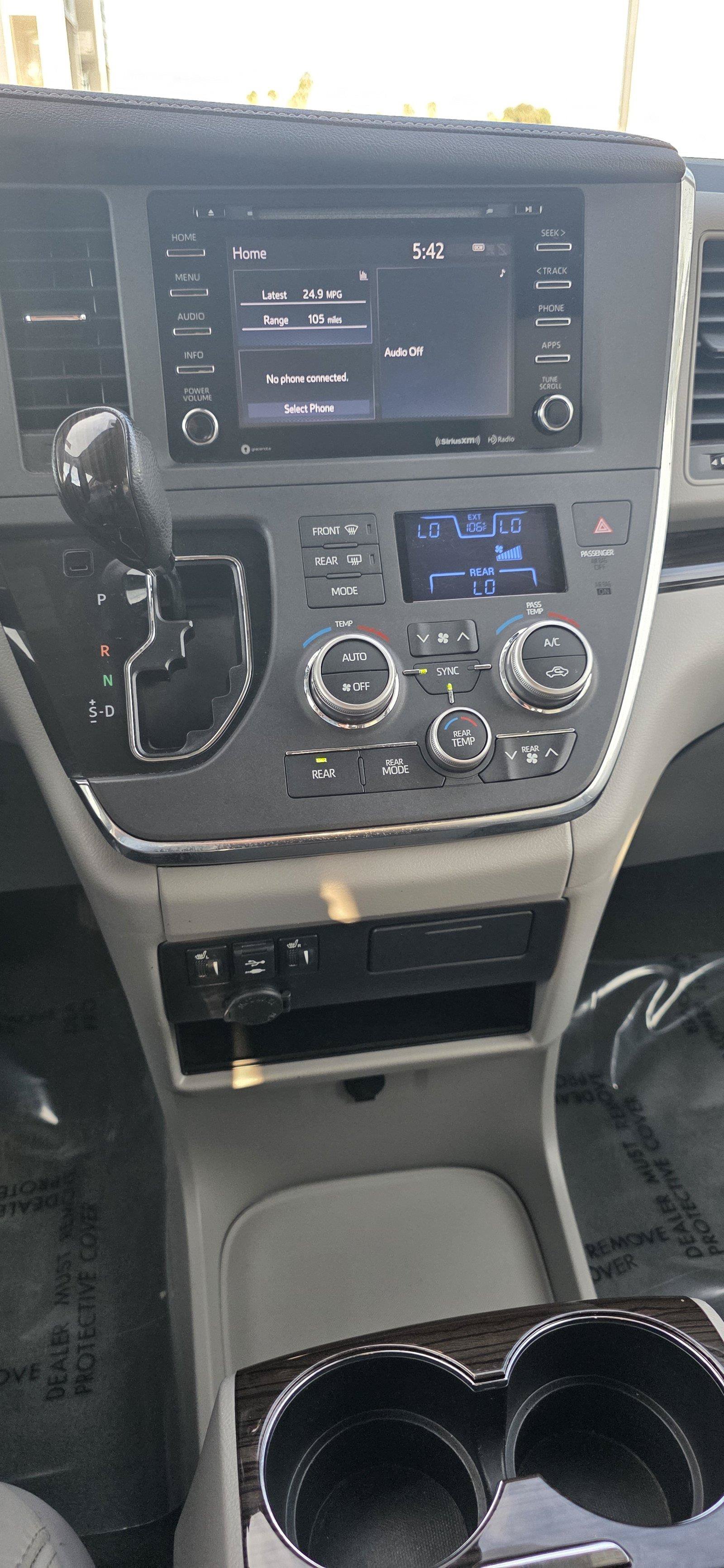 Used 2018 Toyota Sienna XLE FWD image 20