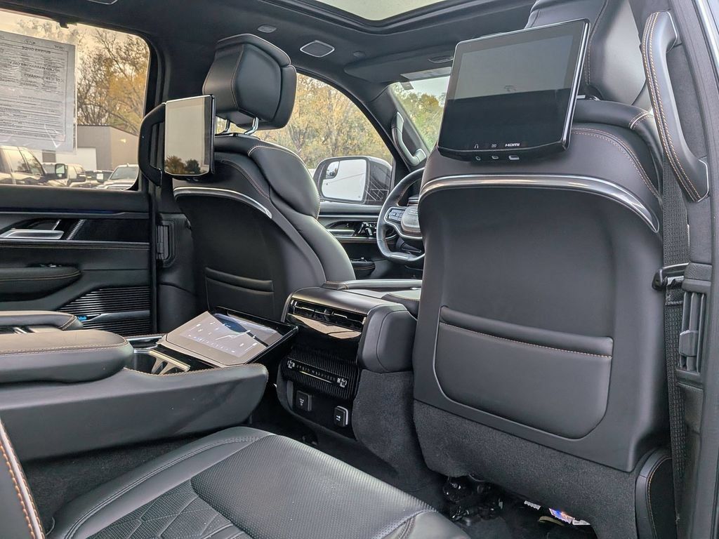 Used 2024 Jeep Grand Wagoneer Series III w/ Rear Seat Video Group 1 AWD/4WD image 32