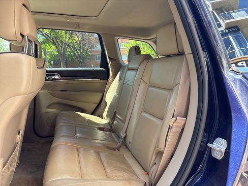 Used 2017 Jeep Grand Cherokee Overland AWD/4WD image 9