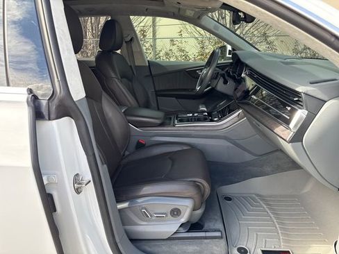 Used 2019 Audi Q8 Prestige w/ Luxury Package AWD/4WD image 9
