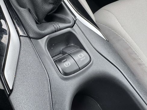 Used 2024 Toyota Corolla Cross L image 36