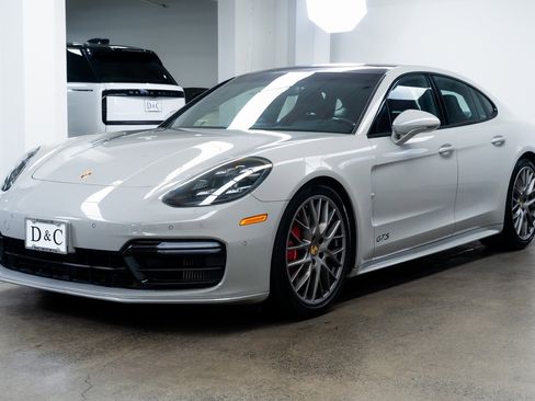 Used 2020 Porsche Panamera GTS image 3